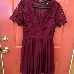 Lulu's Wine Lace V‑Neck Mini Dress
